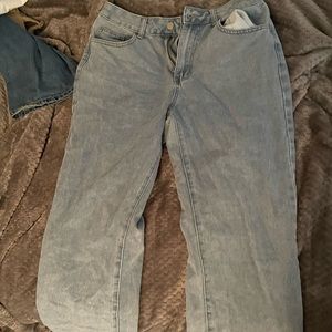 baggy jeans (not for thick women 😔😔)